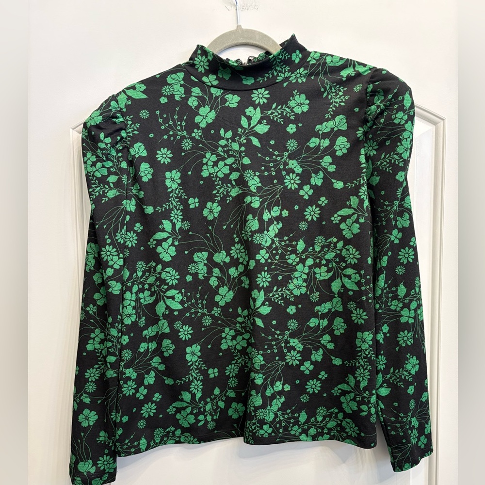 Who What Wear Green Floral Black Blouse
